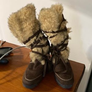 Women’s brown boots with heel and fur size 6 1/2